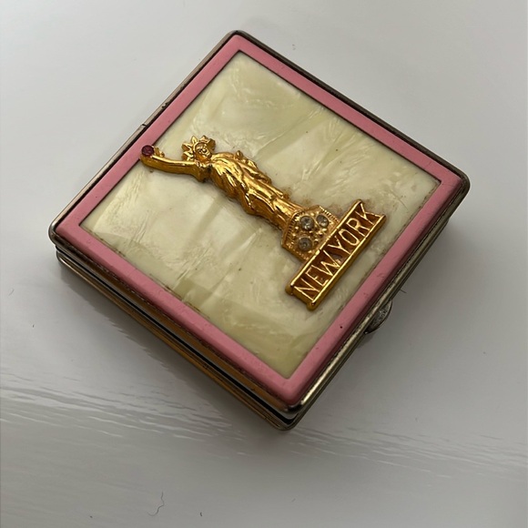 Vintage Powder Compact Statue Of Liberty With Rhinestone Torch New York - Picture 1 of 12